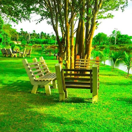 אודוואלאווה Canal Side Safari Resort מראה חיצוני תמונה