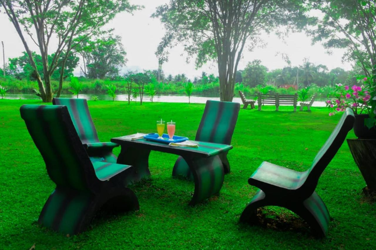 אודוואלאווה Canal Side Safari Resort מראה חיצוני תמונה