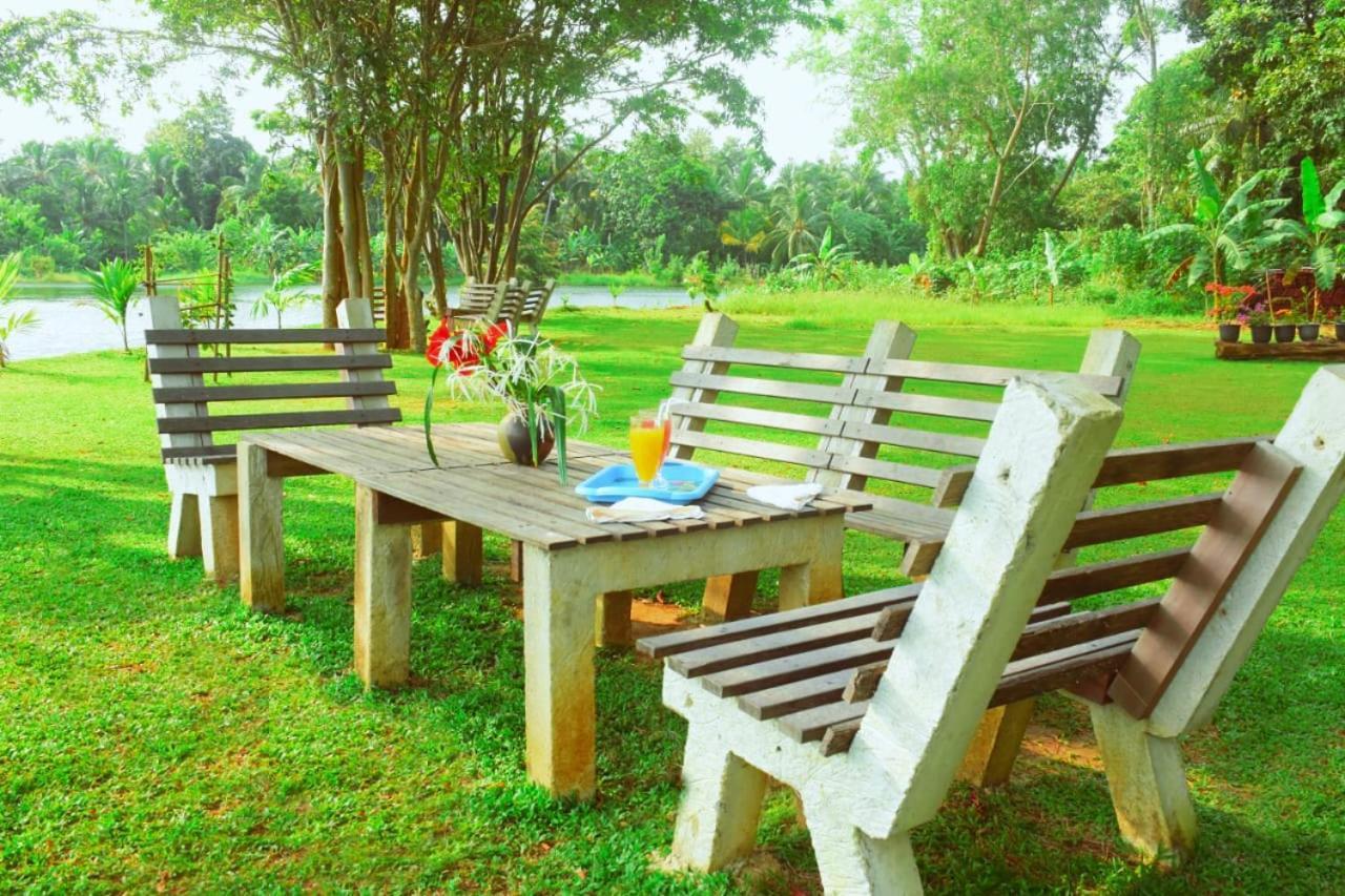 אודוואלאווה Canal Side Safari Resort מראה חיצוני תמונה