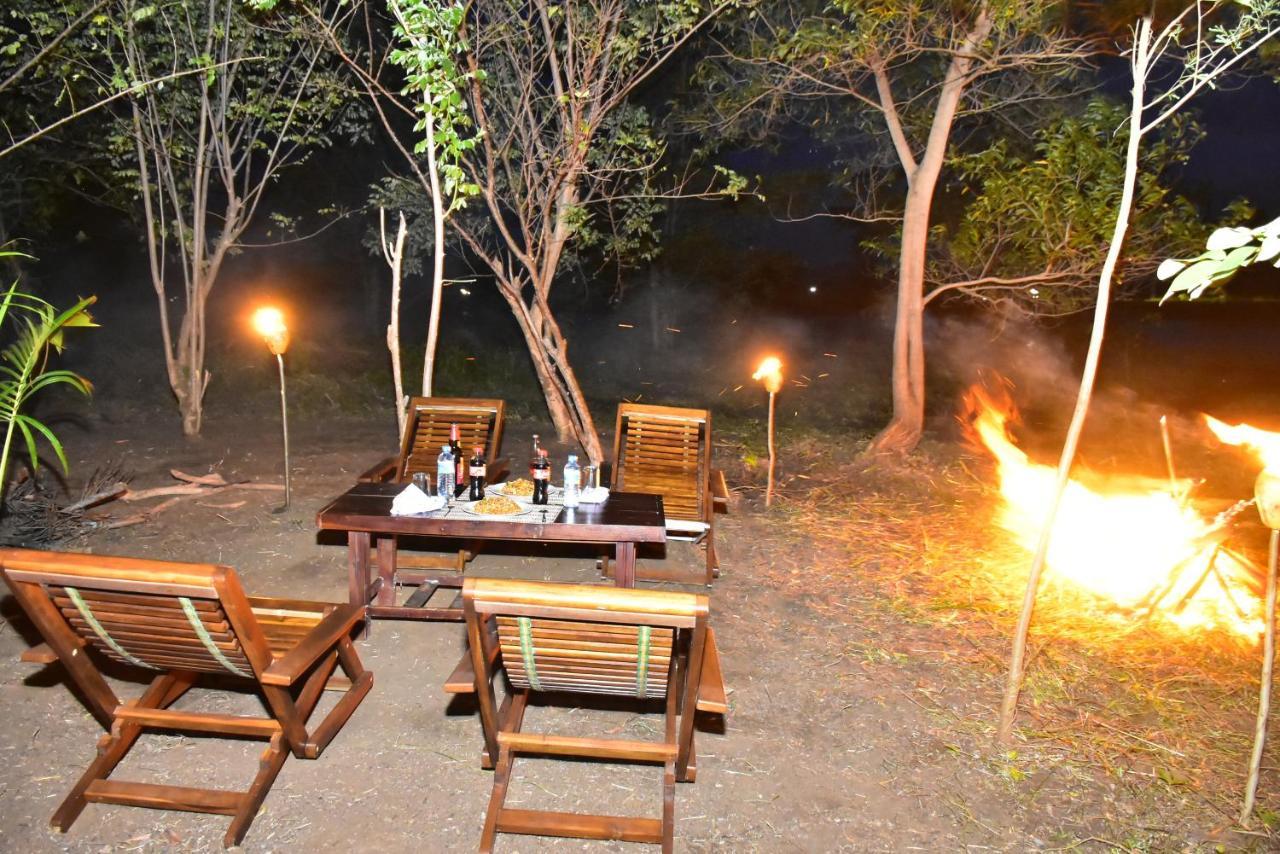 אודוואלאווה Canal Side Safari Resort מראה חיצוני תמונה
